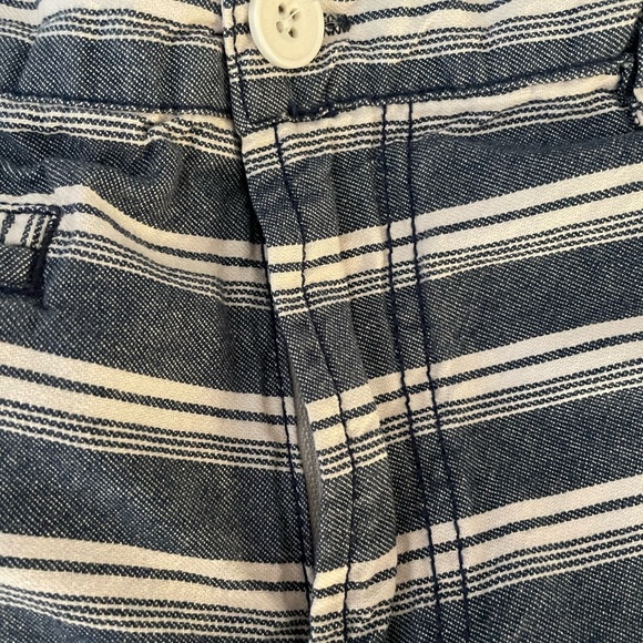 Guess boys’ size 16 blue and white striped shorts - Picture 4 of 6